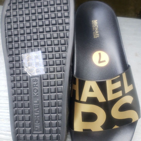 Sz 7 Michael Kors Gilmore Slides - Picture 5 of 6